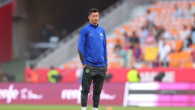 Robert Lewandowski na lavičke pre Barcelonskú konfrontáciu s Inter, hovorí tréner Flick

