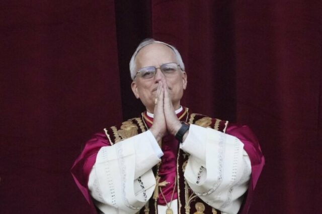 Roma prereat opakujte špeciálny dres pre pápeža Leo xiv

