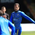 Sam Hutchinson sa vyrába po komplikáciách zdravia srdca v zápase v zápase