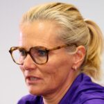 Sarina Wiegman pripúšťa, že je „skutočne sklamaná“ po rozhodnutí Mary Earpsovej Lionessesovej