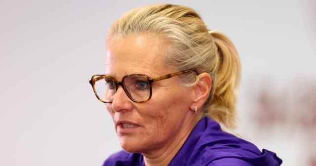 Sarina Wiegman pripúšťa, že je „skutočne sklamaná“ po rozhodnutí Mary Earpsovej Lionessesovej


