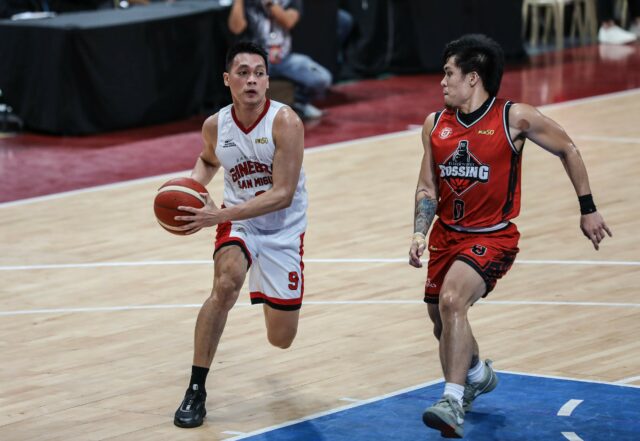 Barangay Ženeva Gin Kings Guard Scottie Thompson počas zápasu filipínskeho pohára PBA proti Blackwater Bossing.