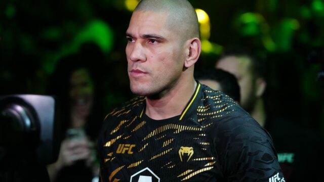 Sean Strickland radí Alexovi Pereire, aby porazil Magomeda Akalaeva

