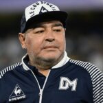 Diego Maradona zomrel v novembri 2020 vo veku 60 rokov po tom, čo mal doma srdcové držanie tela