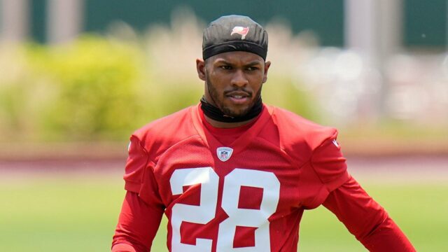 Shilo Sanders zapôsobí na Bucs Coaches na nováčikových minikamp


