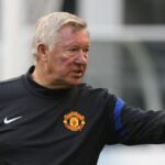 Sir Alex Ferguson Team Talk pour la finale de la Ligue Europa alors que les stars de l'homme UTD obtiennent les conseils de la légende