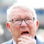 Sir Alex Ferguson o 3. hodine zavolajte do Liverpoolského manažéra po názve titulu o ňom veľa hovorí
