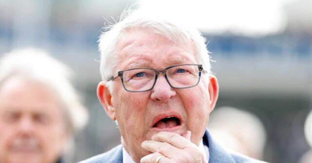 Sir Alex Ferguson o 3. hodine zavolajte do Liverpoolského manažéra po názve titulu o ňom veľa hovorí


