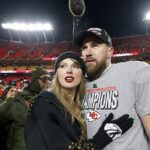 Travis Kelce a Taylor Swift po tom, čo náčelníci vyhrali majstrovský zápas AFC v januári