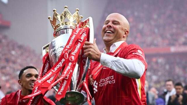 Slot sa stiahne zo slávnostného odovzdávania cien po tragédii Liverpool Parade


