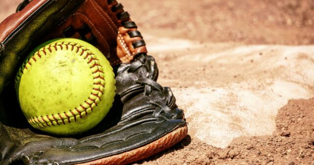 Softball na strednej škole: Playoff páry mestskej sekcie

