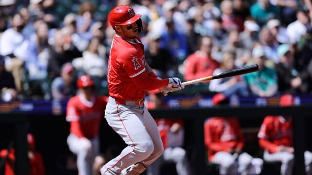 Správy MLB: Zdá sa, že pstruh Superstar Mike od Angels je zranený

