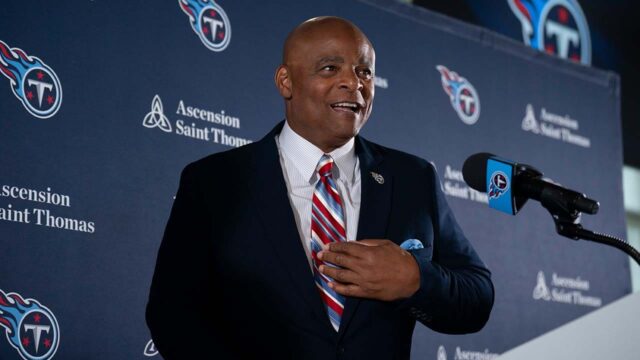 Správy NFL: Sieň slávy Warren Moon ponúka rady Shoodeur Sanders z Browns

