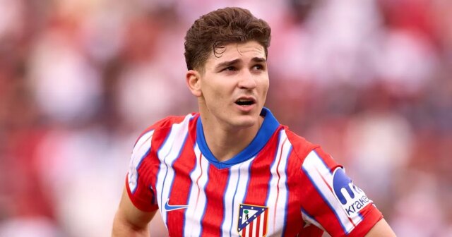 Správy prenosu Arsenalu: Zbrane túžby po útočníkovi, keď začal Senzačný Julian Alvarez Move

