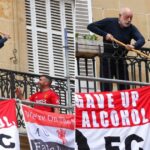 Staršie miestne útoky Bilbao Me Utd Fanúšikovia so špecifikovanou paličkou pred finále Európskej ligy | Futbalový šport