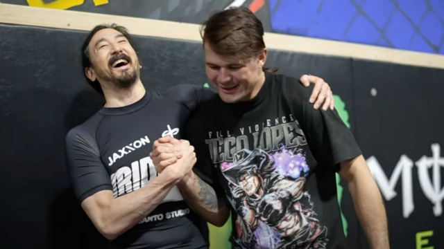 Steve Aoki dáva Jiu-Jitsu test vďaka UFC Star Diego Lopes


