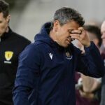 Simo Valakar nemôže skryť svoje emócie, keď St Johnstone vypadne z predsedu vlády