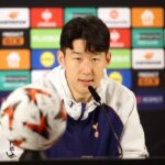 Syn odhaľuje osobitný okamih na výcvikovom poli Tottenham, ktorý zhromaždil hráčov