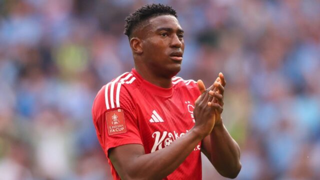 Taiwo awoniyi z Nottinghamského lesa, ktorý sa nachádza v podnikovom obchode - zdroje

