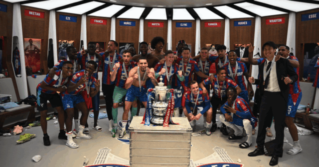 Tancujte na ihrisku a oslavujte s fanúšikmi - Crystal Palace FA Cup Party

