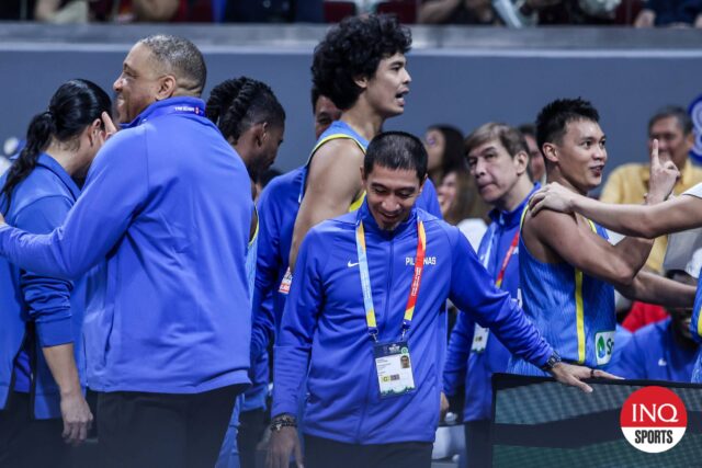Tenorio na lavičke Gilas Pilipinas počas klasifikátorov ázijského pohára FBA.