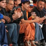 Timothee Chalamet videl nervózne, keď v piatok sledoval svojich milovaných New York Knicks