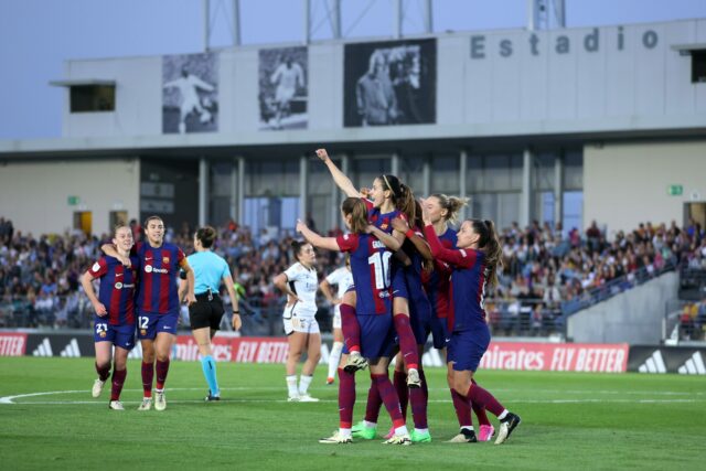 Aitana Bonmati FC Bonmati Fitness s spoluhráčmi.