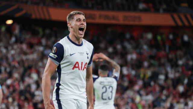 Tottenham Star otvára svoju hrdinskú bránkovú líniu proti Manchester United

