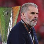 Tottenham Stars 'Wait for Ange Posecoglou Bag' ako náhradný futbalový šport