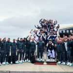 Tottenham sa po pristátí v Anglicku usmial na fotografii Európskej ligy Trophy Team