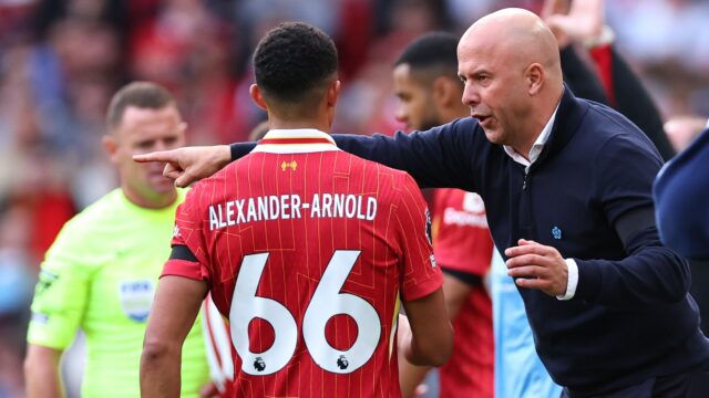 Alexander-Arnold niesol 66 pre celú svoju kariéru v Liverpoole