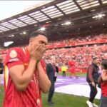 Trent Alexander-Arnold dovolil Asfeldovi slzy, keď v nedeľu urobil hrdinský odkaz na Asfelda