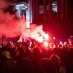 Tri hospitalizované, 43 zatknutých ako finále PSG na dosah Ligy majstrov