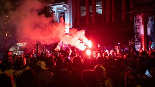 Tri hospitalizované, 43 zatknutých ako finále PSG na dosah Ligy majstrov

