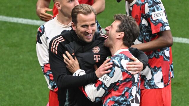 Trophy Susa Harry Kane je konce, zatiaľ čo Bayern Mníchov vyhráva Bundesligu

