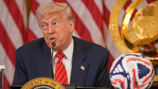 Trump volá Andrewa Giulianiho, syna bývalého primátora New Yorku Rudy Giuliani, po pracovnej skupine Svetového pohára Majstrovstiev sveta FIFA

