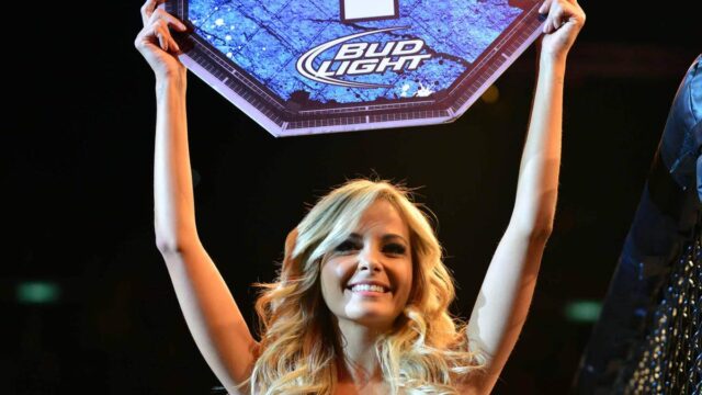 UFC Ring Girls na jasných obrázkoch

