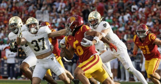 USC trvá na každoročnom obnovení futbalovej série Notre Dame College Football Series

