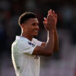 Unai Emery posiela správu Ollie Watkins ako Viktor Gyokes “súhlasím s prevodom Arsenalu