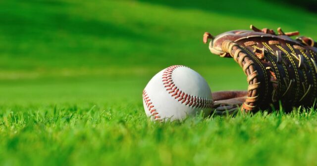 V sobotu od baseballu a softballu v sobotu

