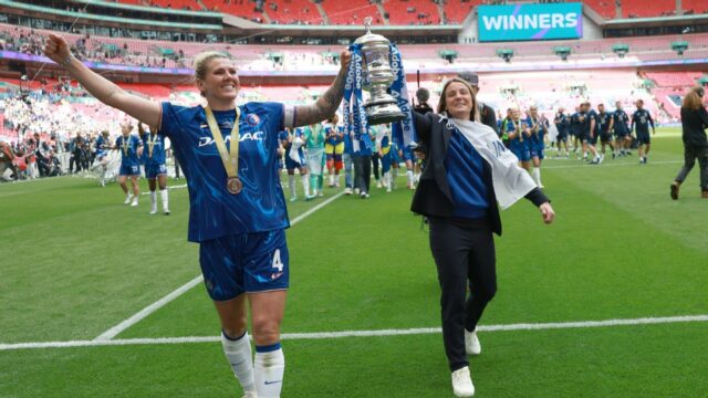 Veľký bompastor vedie Chelsea do FA Cup Slary Vs. Muž

