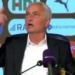 Jose Mourinho napodobňuje hádzanie baňu do vzduchu počas vtipnej odpovede na reportéra