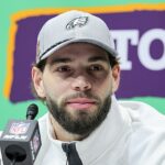 Philadelphia Eagles si ponecháva Dallasa Goederta po začiatku na úzkom konci ich zmluvy, ktorá pracovala okolo svojej zmluvy, aby si udržala mzdovú korkovú miestnosť pre Super Bowl Masters