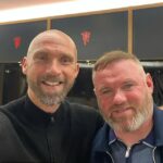 Bývalá hviezda Manchester United Luke Chadwick (vľavo) odhalila, že po odchode z domu ako hráč zosmiešňuje dom
