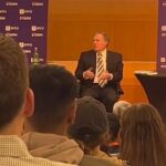 Bill Belichick usporiadal tento týždeň v New Yorku knižné podujatie, zdanlivo bez Jordona Hudsona