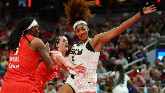 WNBA preskúmajte „komentáre fanúšikov nenávisti“ po incidente Clark-Wesese

