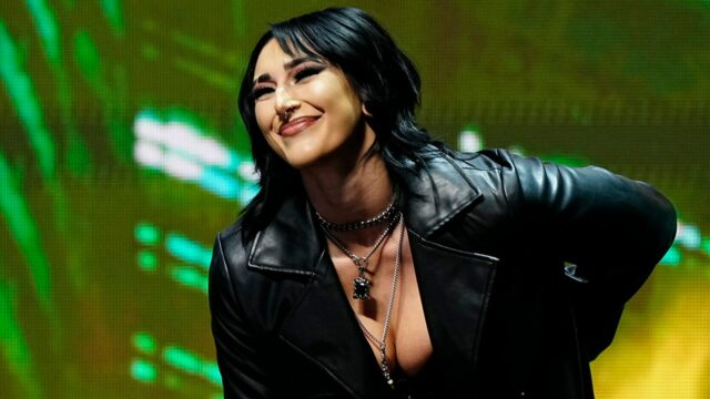 WWE's Rhea Ripley Body Slams Critical Pro Wrestling Fanúšikovia

