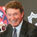 Wayne Gretzky navštevuje hviezdy po víťazstve; Vyhýba sa výberu opačných olejov