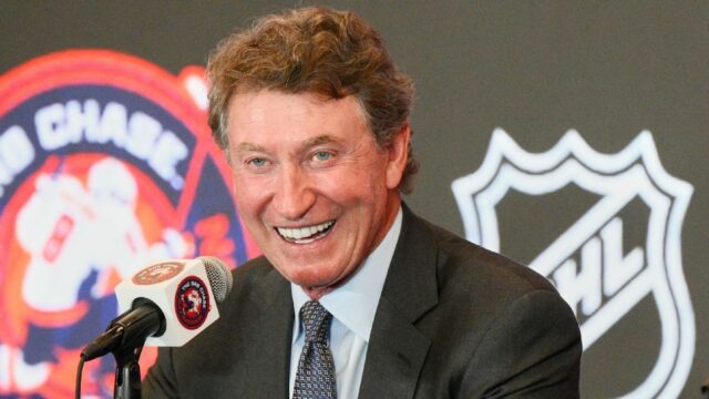 Wayne Gretzky navštevuje hviezdy po víťazstve; Vyhýba sa výberu opačných olejov

