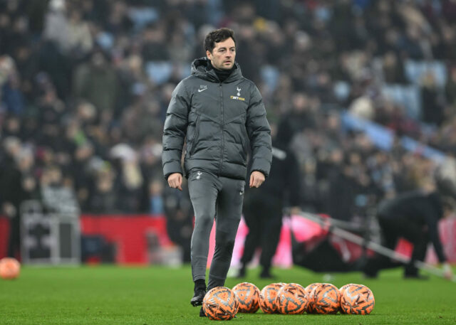 West Brom Target Spurs Assisint pre rolu manažéra nízkej strany

